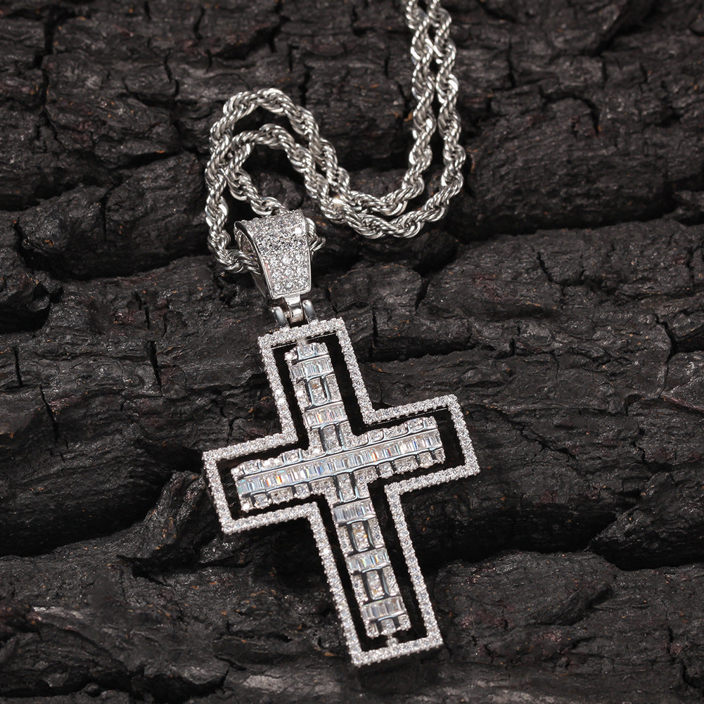 Colgante de cruz giratorio chapado en oro Iced Out
