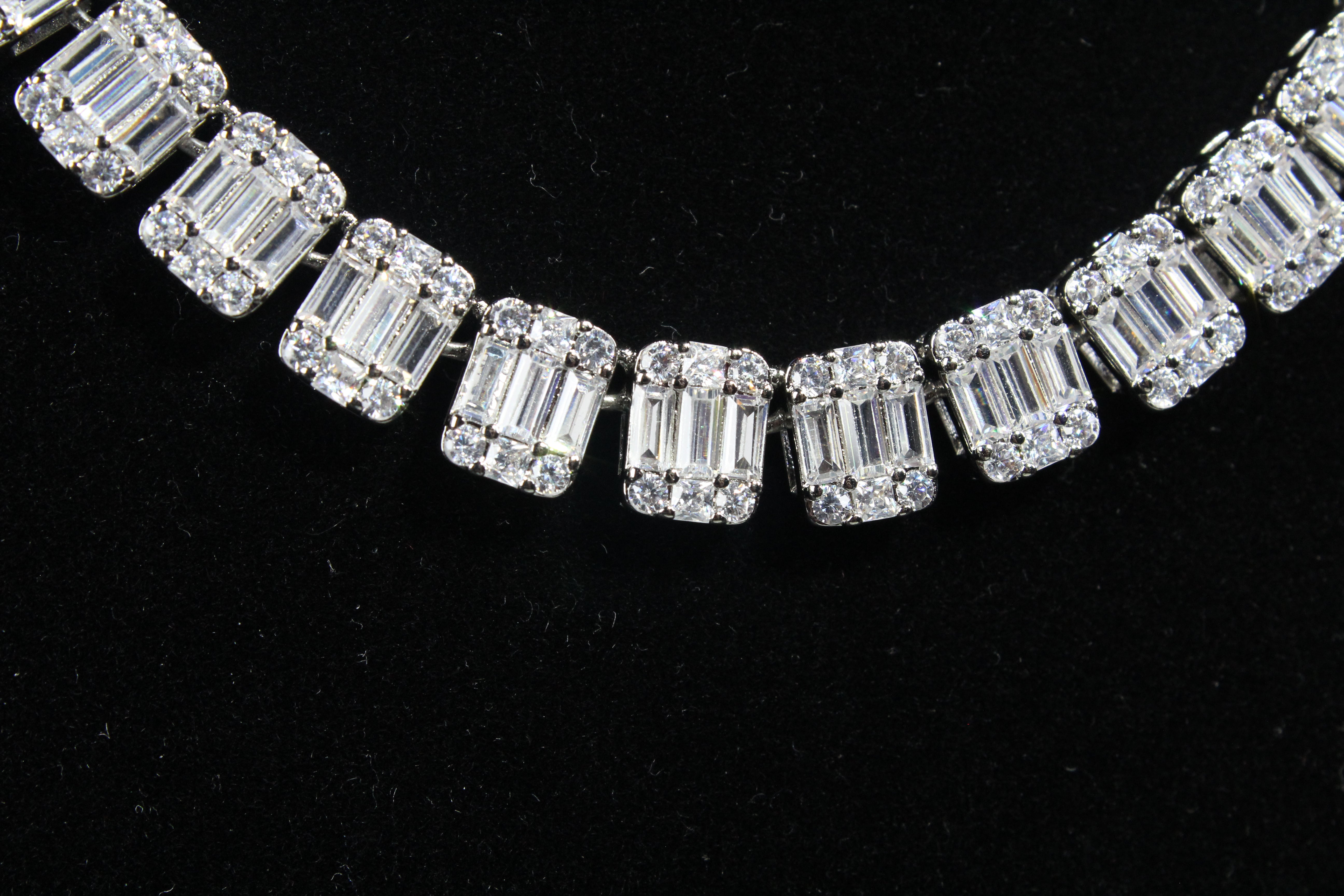 Cadena de tenis con forma de baguette cuadrada helada de 8 mm en oro blanco