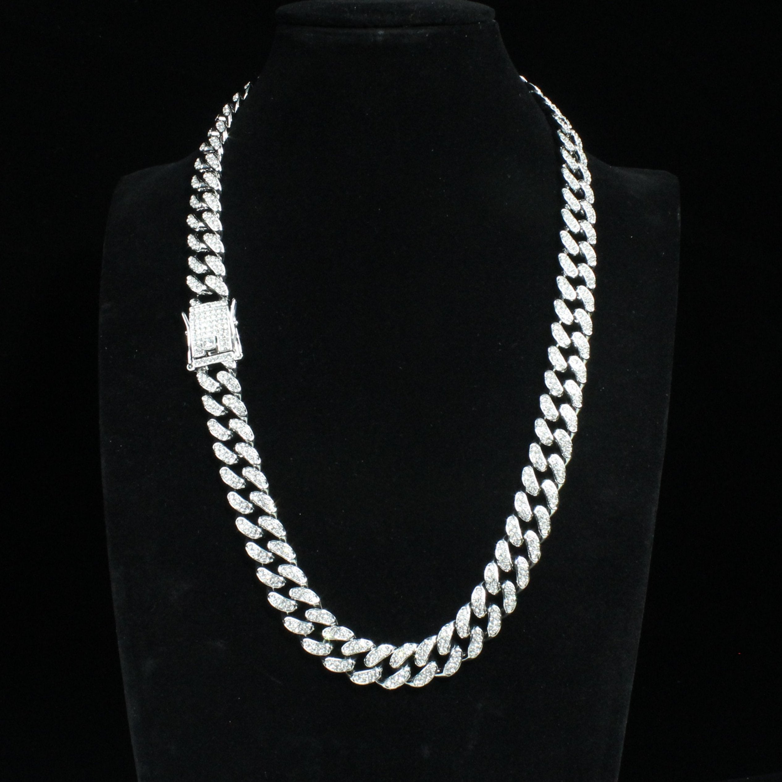 Cadena cubana helada de 12 mm.