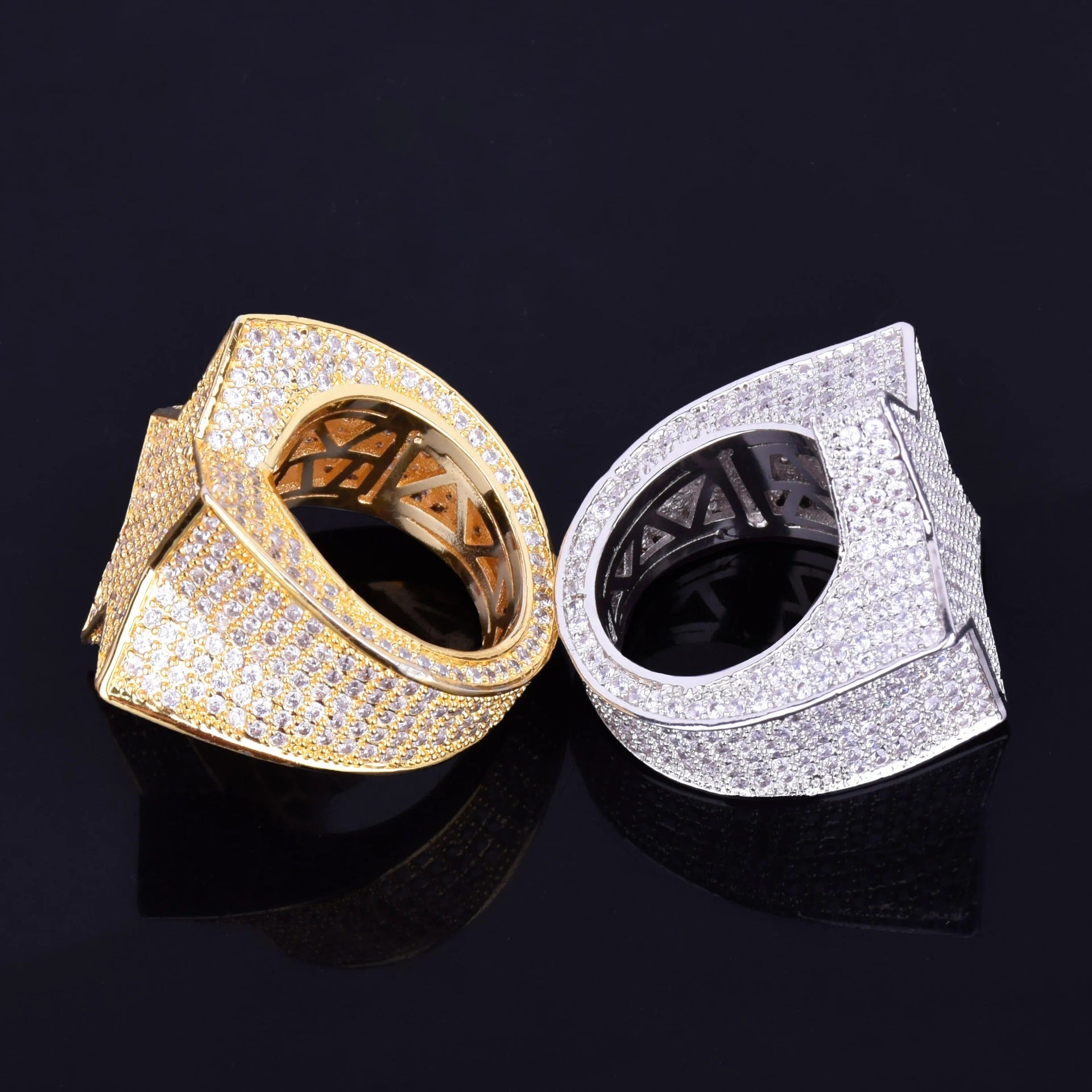 Anillo de pentagrama totalmente helado bañado en oro
